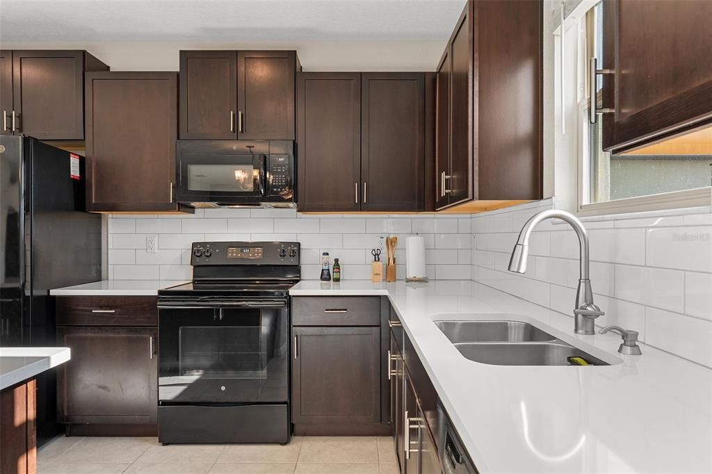 En Venta: $420,000 (4 camas, 2 baños, 2655 Pies cuadrados)