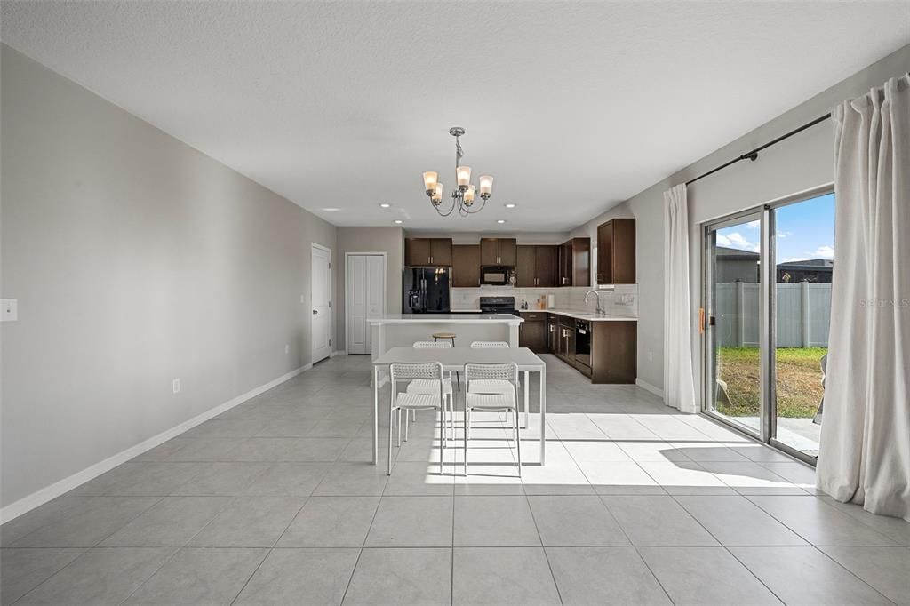 En Venta: $420,000 (4 camas, 2 baños, 2655 Pies cuadrados)