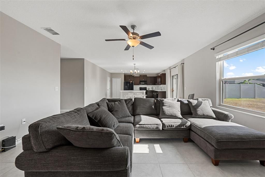 En Venta: $420,000 (4 camas, 2 baños, 2655 Pies cuadrados)