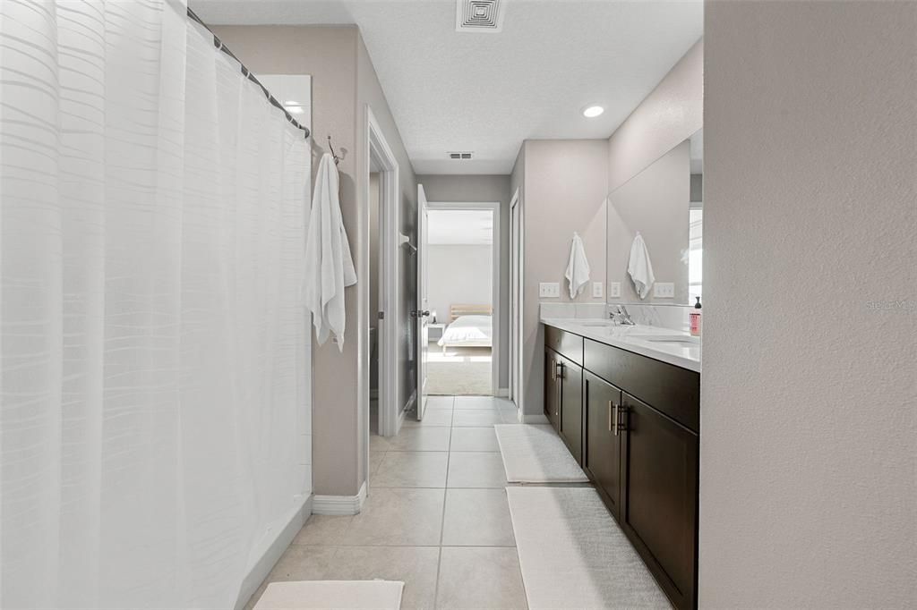 En Venta: $420,000 (4 camas, 2 baños, 2655 Pies cuadrados)