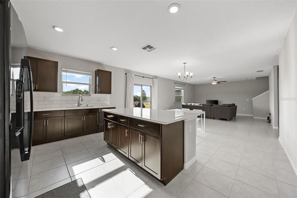 En Venta: $420,000 (4 camas, 2 baños, 2655 Pies cuadrados)