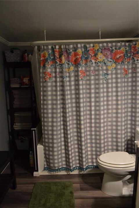 For Sale: $220,000 (5 beds, 1 baths, 1750 Square Feet)