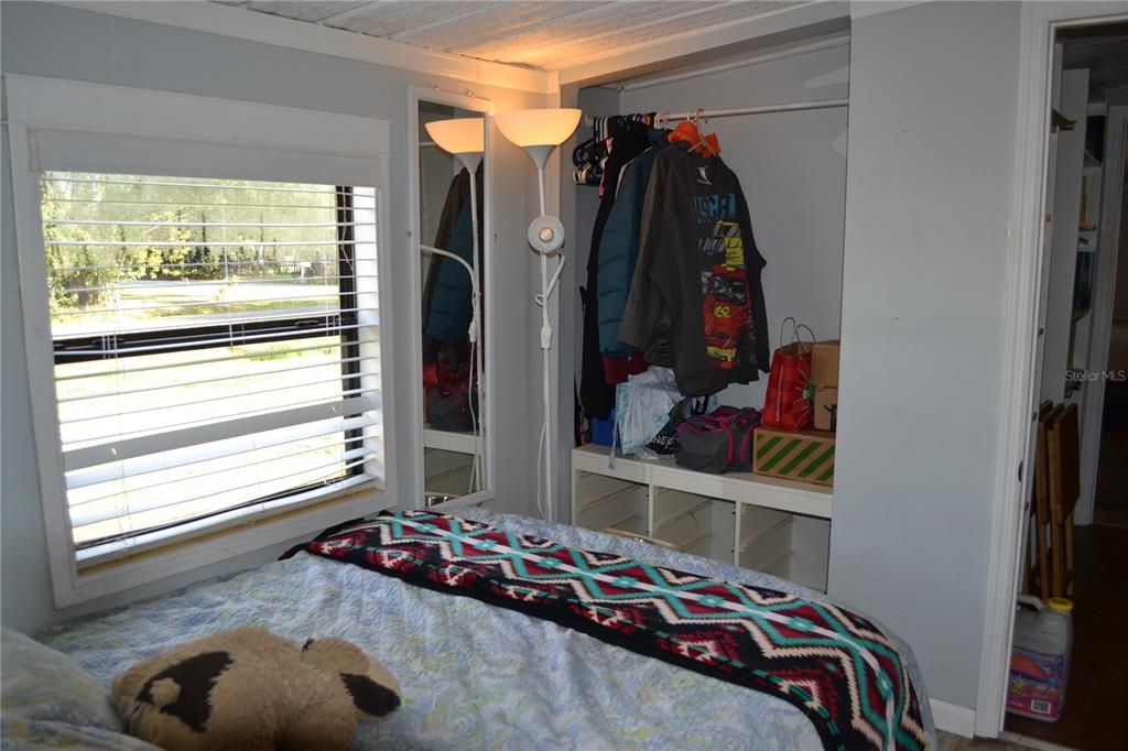 For Sale: $220,000 (5 beds, 1 baths, 1750 Square Feet)