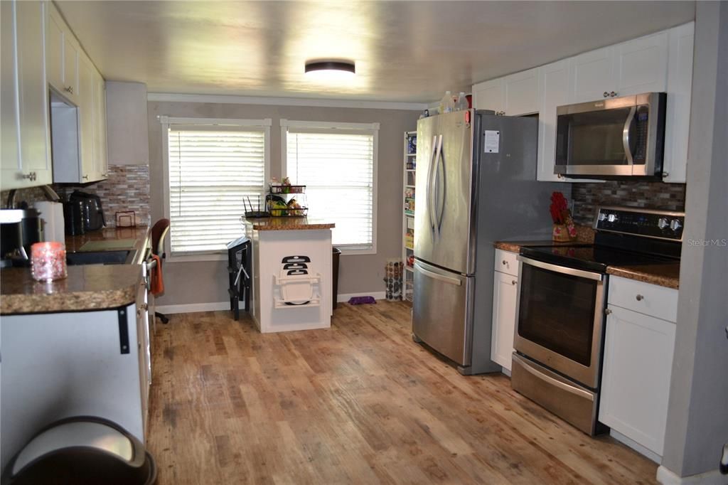 For Sale: $220,000 (5 beds, 1 baths, 1750 Square Feet)