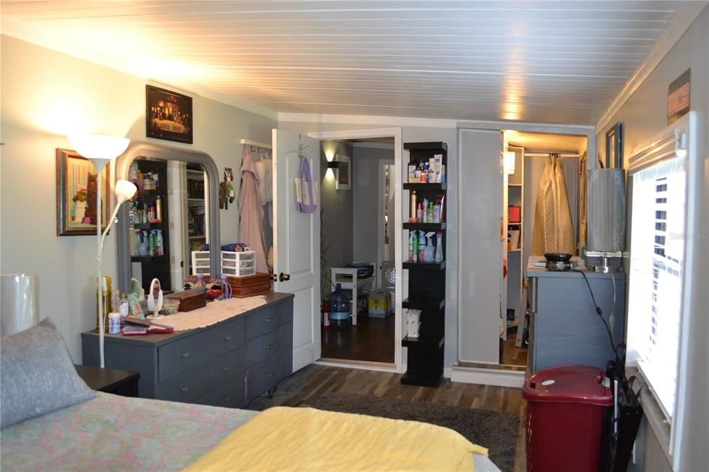 For Sale: $220,000 (5 beds, 1 baths, 1750 Square Feet)