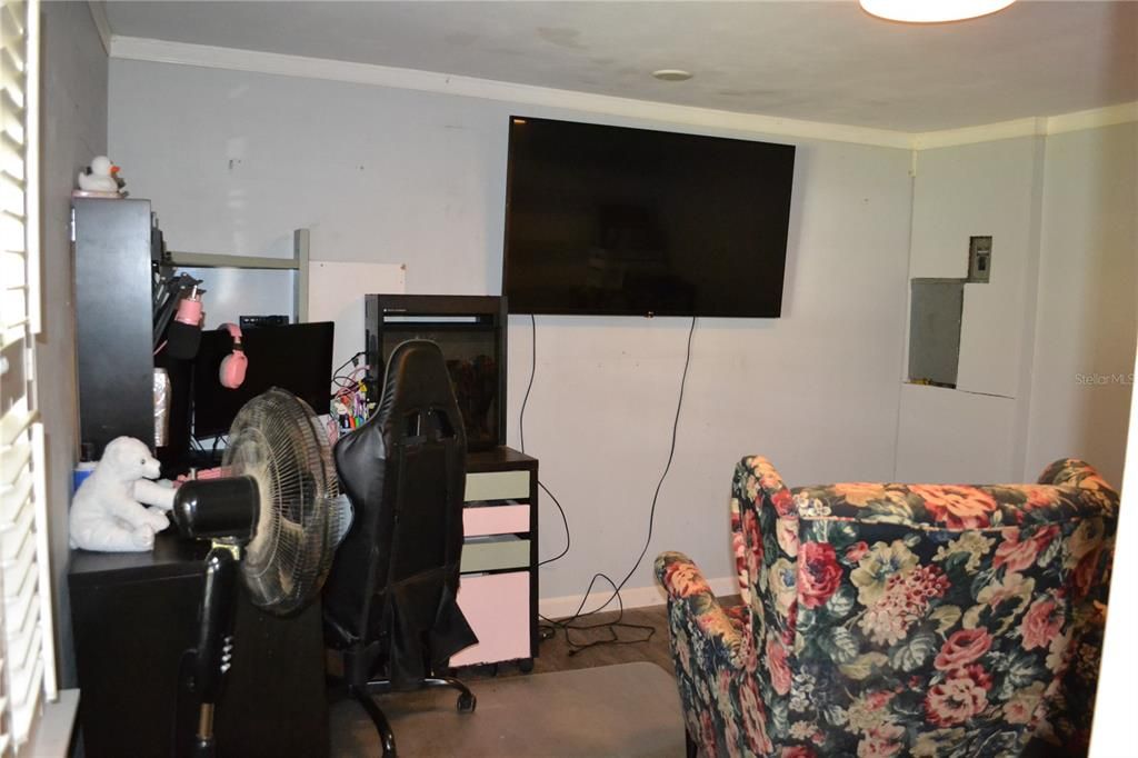 For Sale: $220,000 (5 beds, 1 baths, 1750 Square Feet)