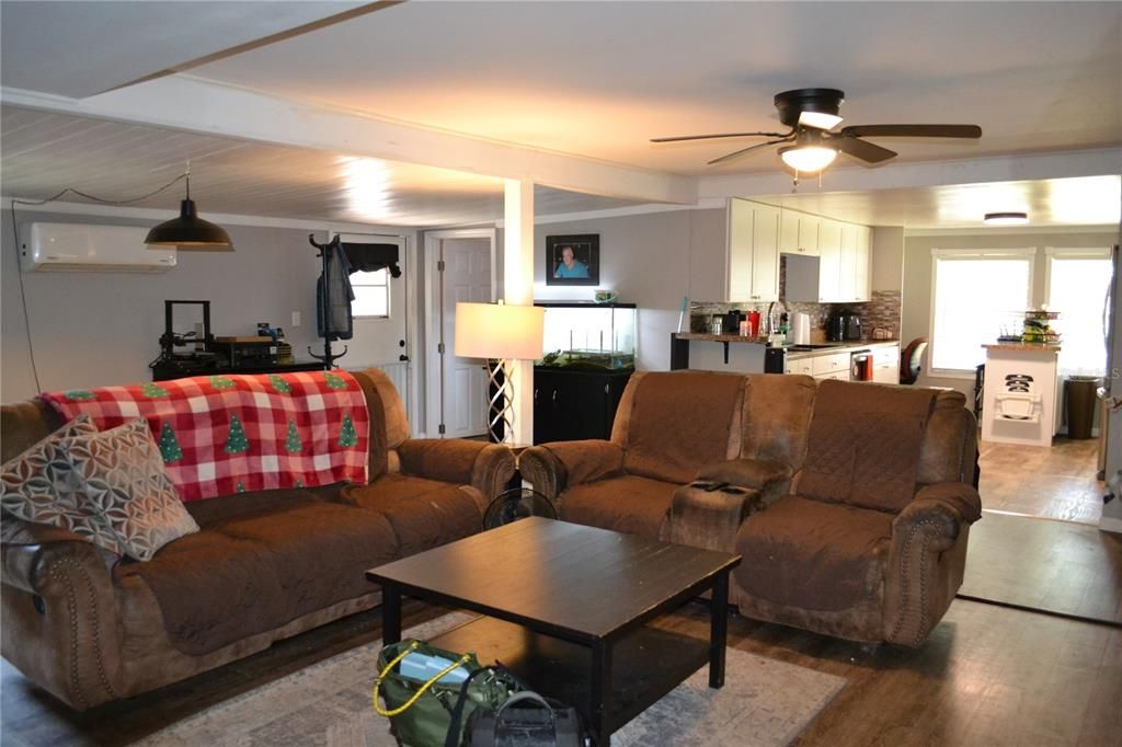 For Sale: $220,000 (5 beds, 1 baths, 1750 Square Feet)