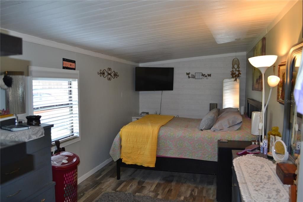 For Sale: $220,000 (5 beds, 1 baths, 1750 Square Feet)