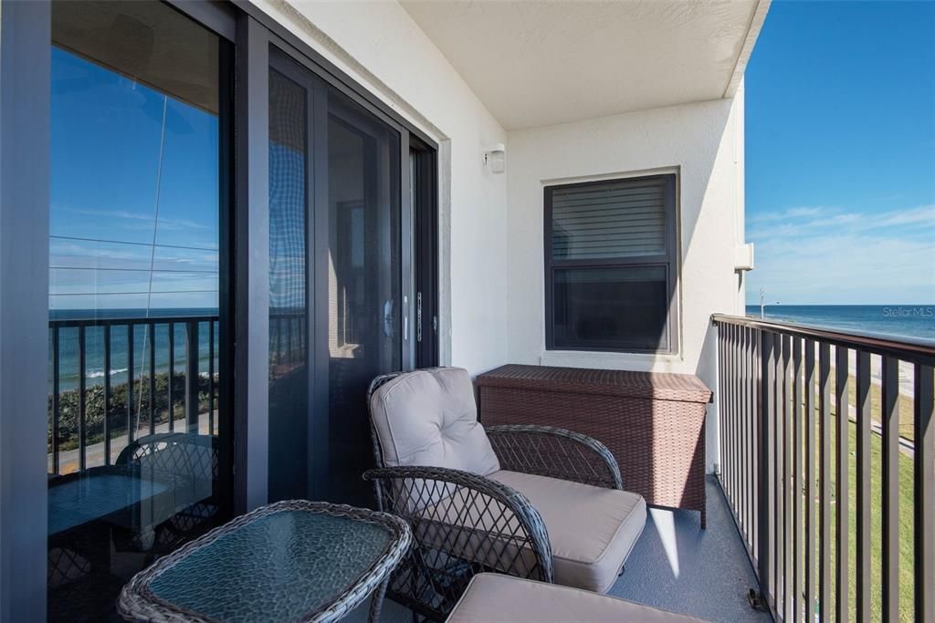 For Sale: $299,999 (2 beds, 2 baths, 873 Square Feet)