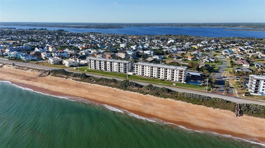 For Sale: $299,999 (2 beds, 2 baths, 873 Square Feet)