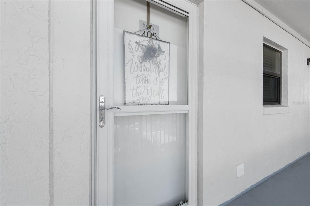 For Sale: $299,999 (2 beds, 2 baths, 873 Square Feet)