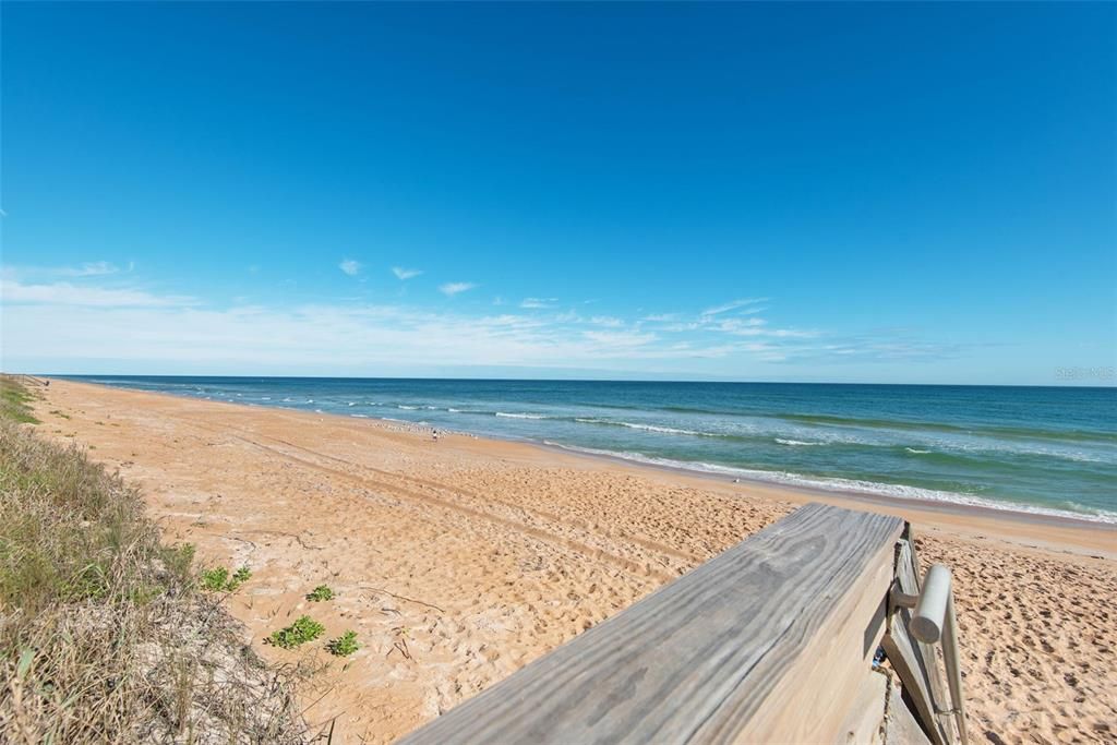 For Sale: $299,999 (2 beds, 2 baths, 873 Square Feet)