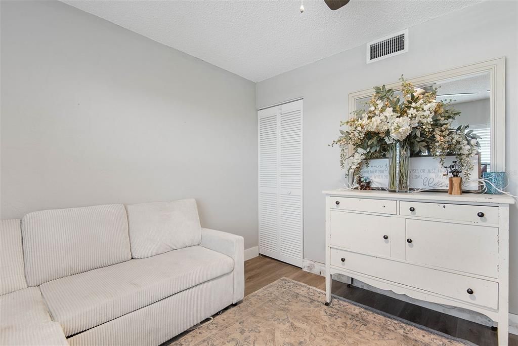 For Sale: $299,999 (2 beds, 2 baths, 873 Square Feet)