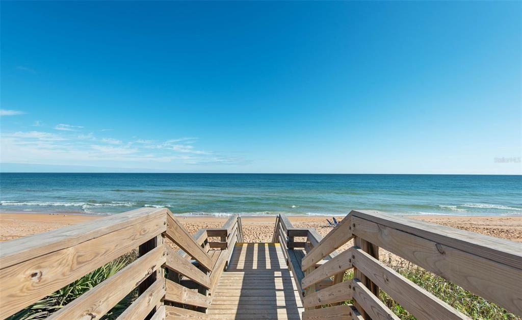 For Sale: $299,999 (2 beds, 2 baths, 873 Square Feet)