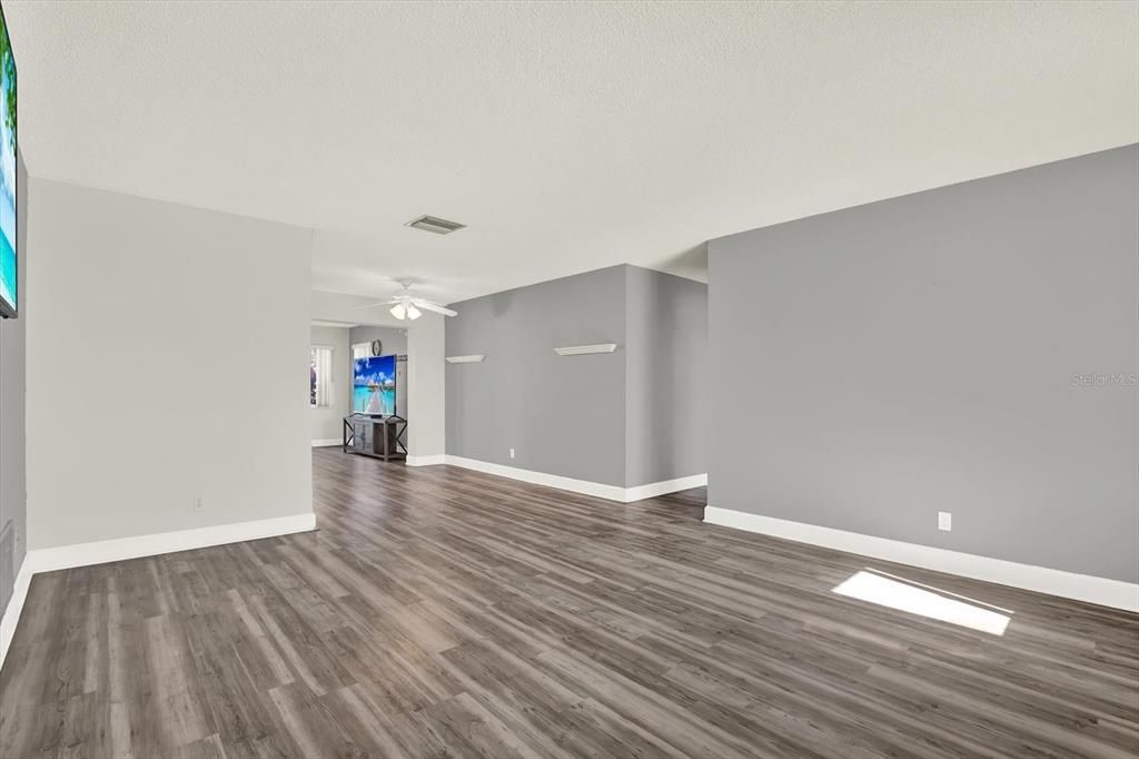 待售: $315,000 (2 贝兹, 2 浴室, 1328 平方英尺)