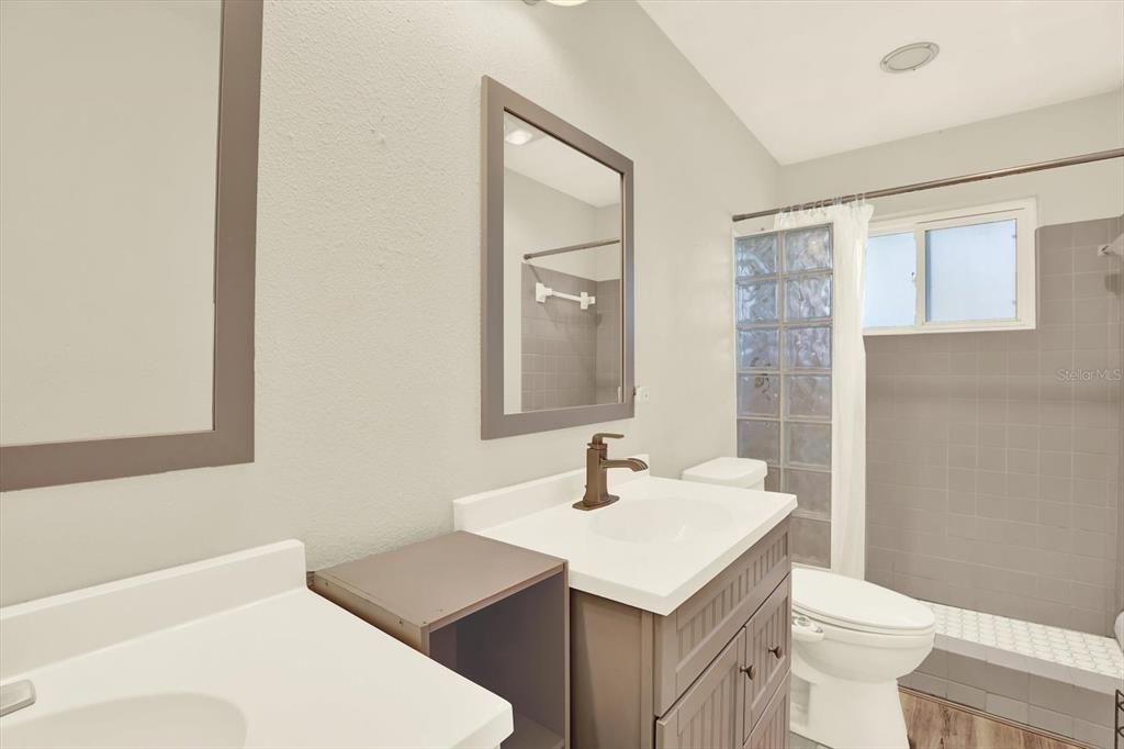 待售: $315,000 (2 贝兹, 2 浴室, 1328 平方英尺)