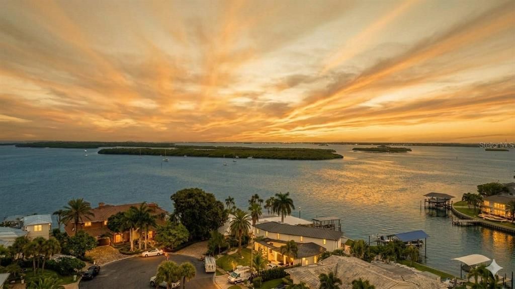 En Venta: $2,900,000 (6 camas, 4 baños, 3225 Pies cuadrados)