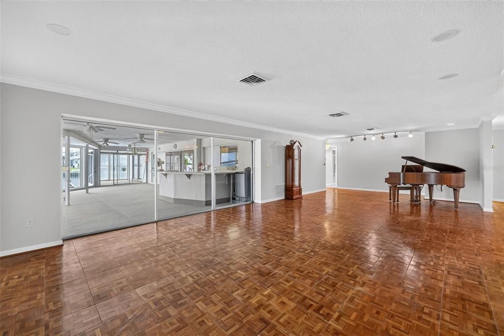En Venta: $2,900,000 (6 camas, 4 baños, 3225 Pies cuadrados)
