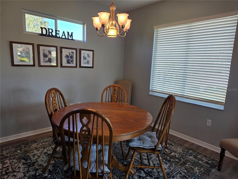 En Venta: $277,000 (2 camas, 2 baños, 1244 Pies cuadrados)