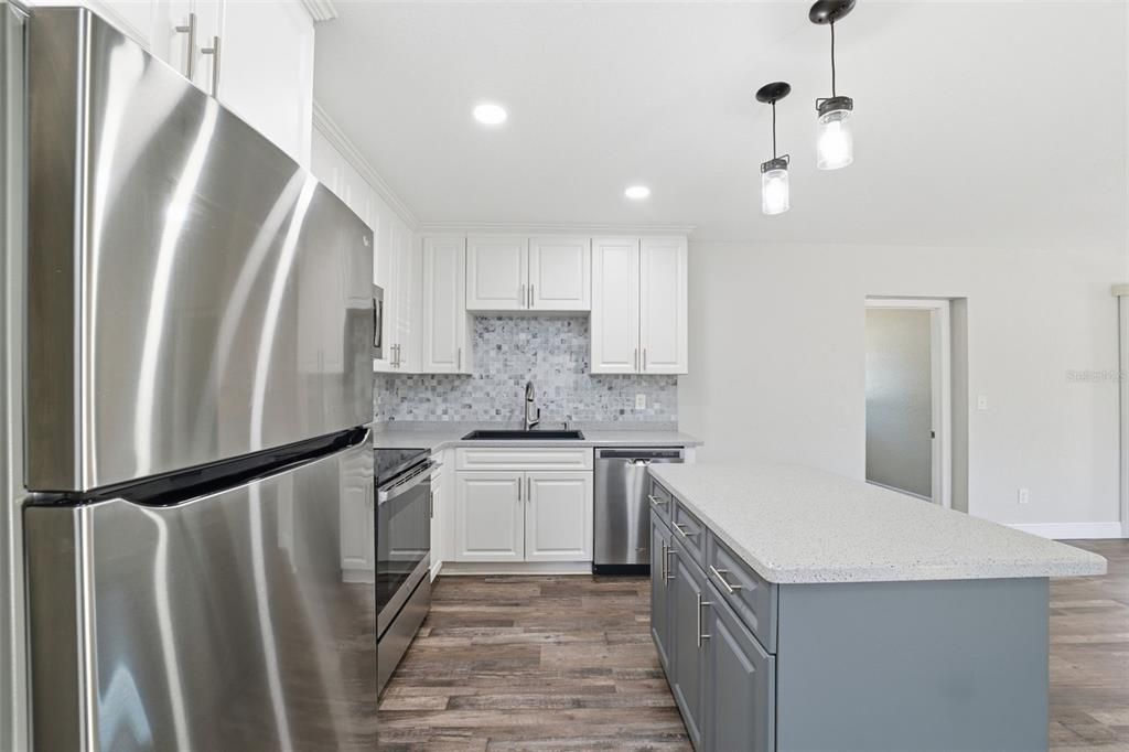 For Sale: $295,000 (3 beds, 2 baths, 1338 Square Feet)