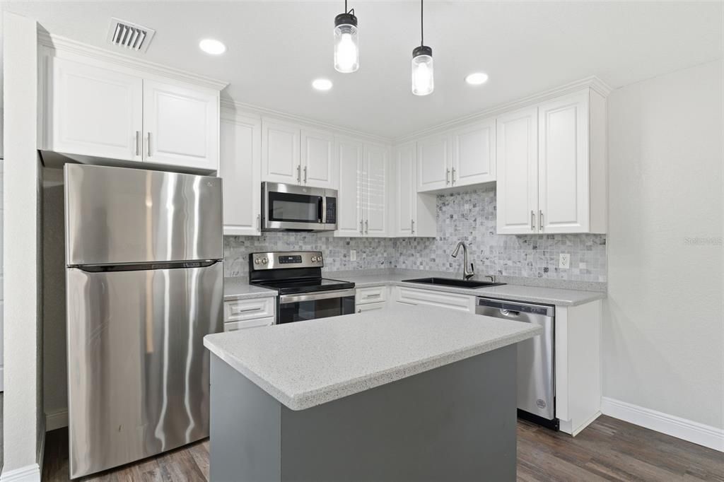 For Sale: $295,000 (3 beds, 2 baths, 1338 Square Feet)