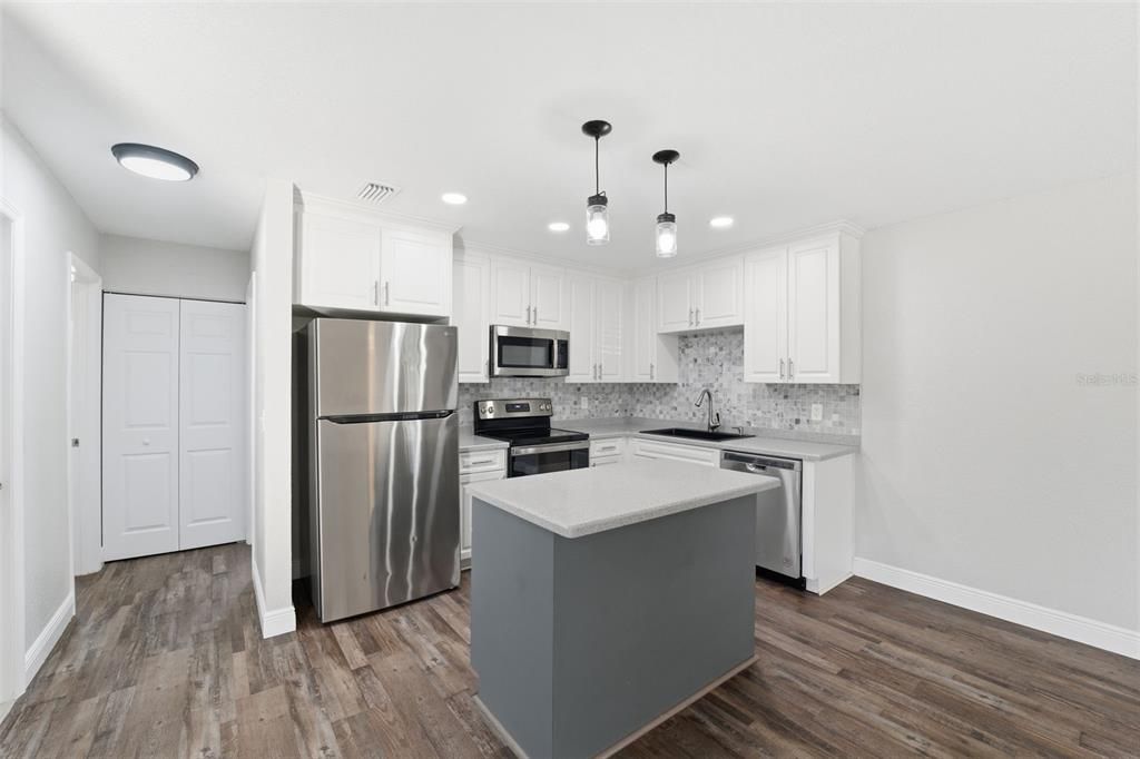 For Sale: $295,000 (3 beds, 2 baths, 1338 Square Feet)