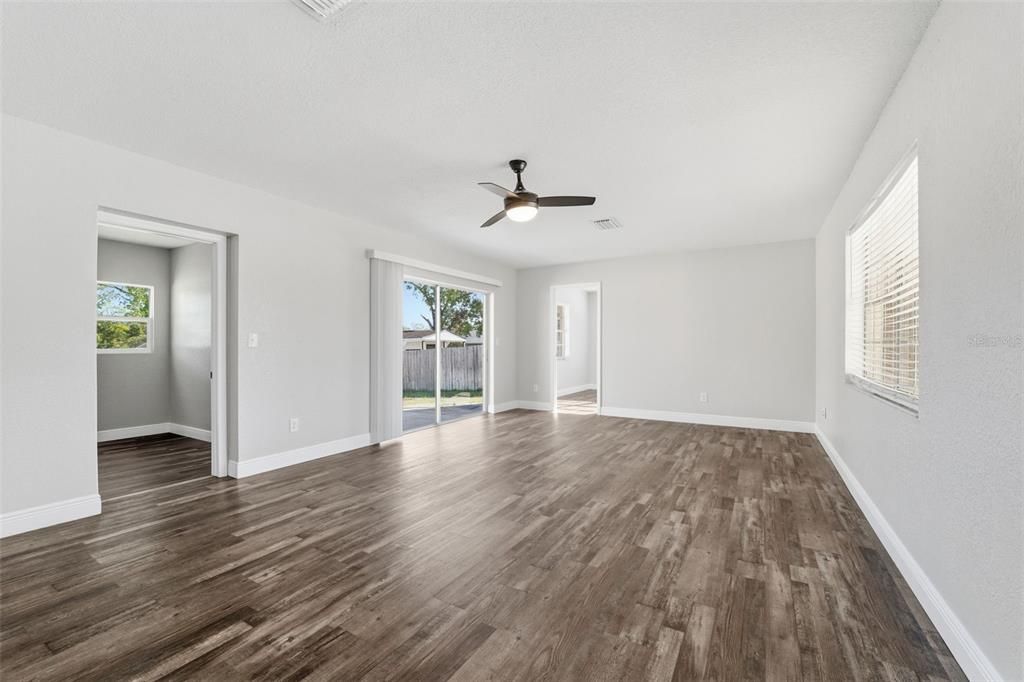 For Sale: $295,000 (3 beds, 2 baths, 1338 Square Feet)