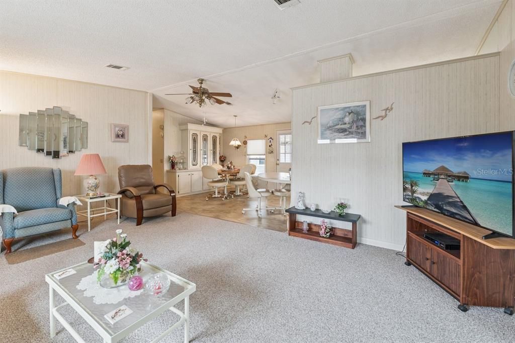 For Sale: $140,000 (2 beds, 2 baths, 1144 Square Feet)