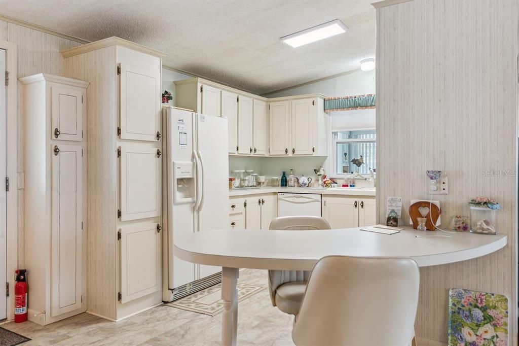 For Sale: $140,000 (2 beds, 2 baths, 1144 Square Feet)