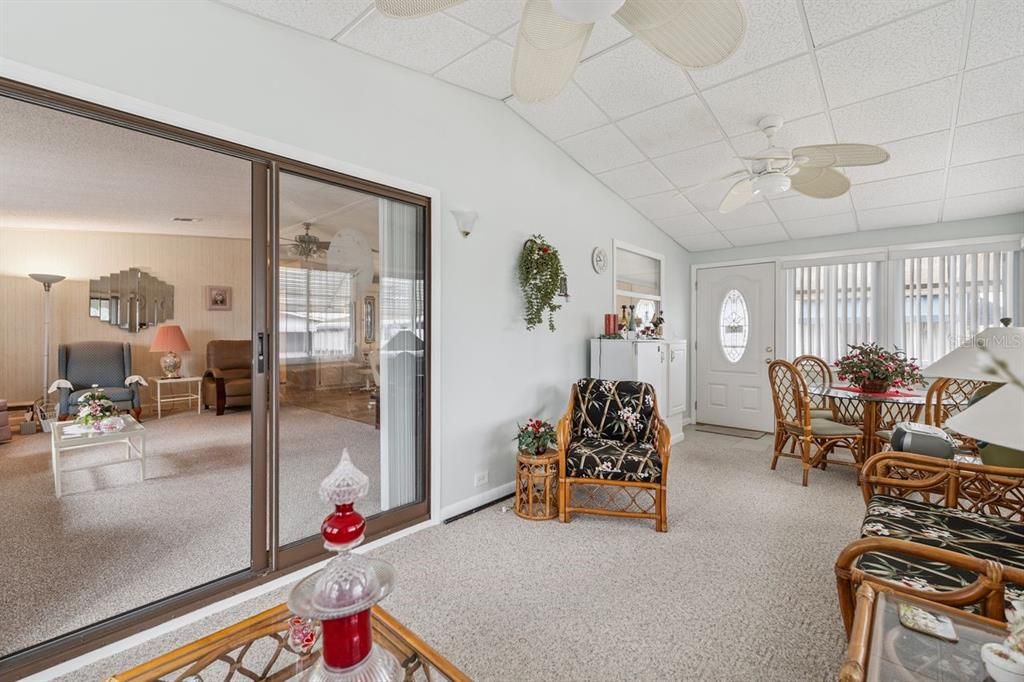 For Sale: $140,000 (2 beds, 2 baths, 1144 Square Feet)