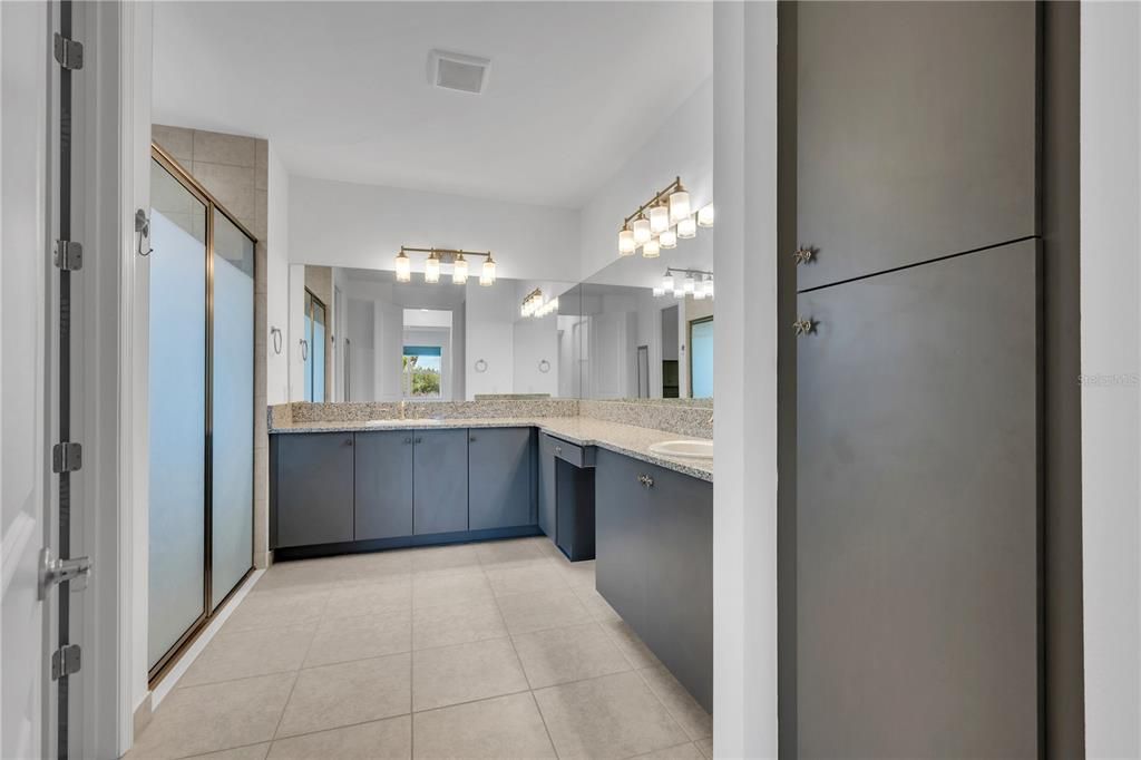 For Sale: $340,000 (2 beds, 2 baths, 1599 Square Feet)