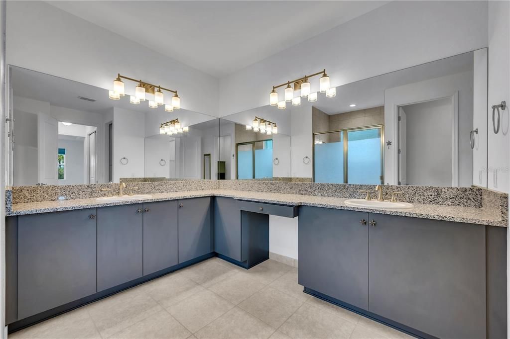 For Sale: $340,000 (2 beds, 2 baths, 1599 Square Feet)