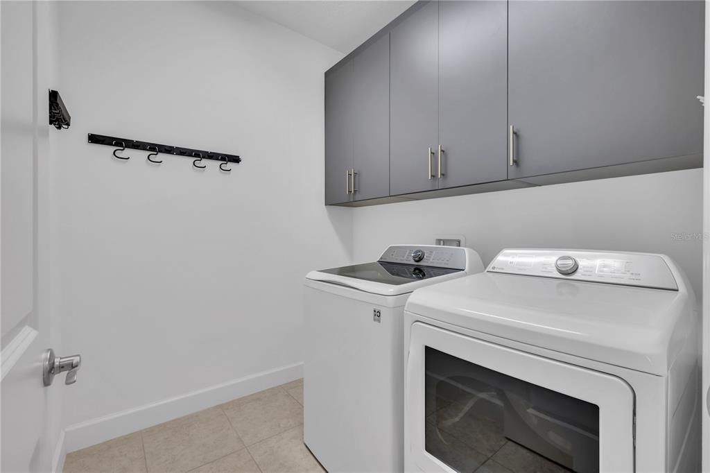 For Sale: $340,000 (2 beds, 2 baths, 1599 Square Feet)