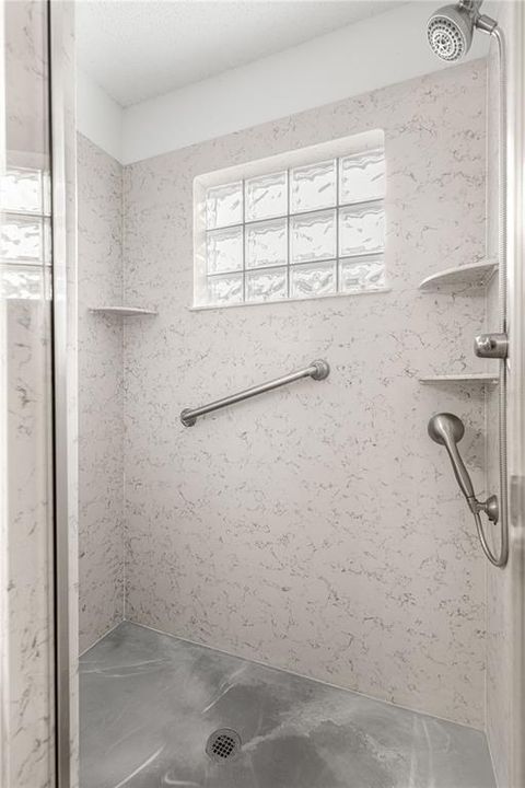 En Venta: $249,900 (2 camas, 2 baños, 1683 Pies cuadrados)