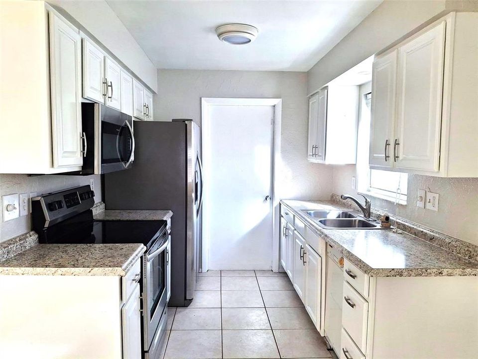 出租: $2,375 (3 贝兹, 2 浴室, 1039 平方英尺)