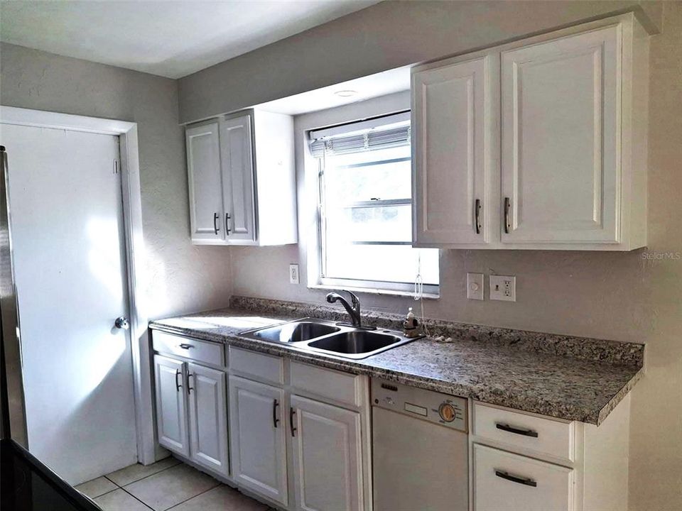 出租: $2,375 (3 贝兹, 2 浴室, 1039 平方英尺)