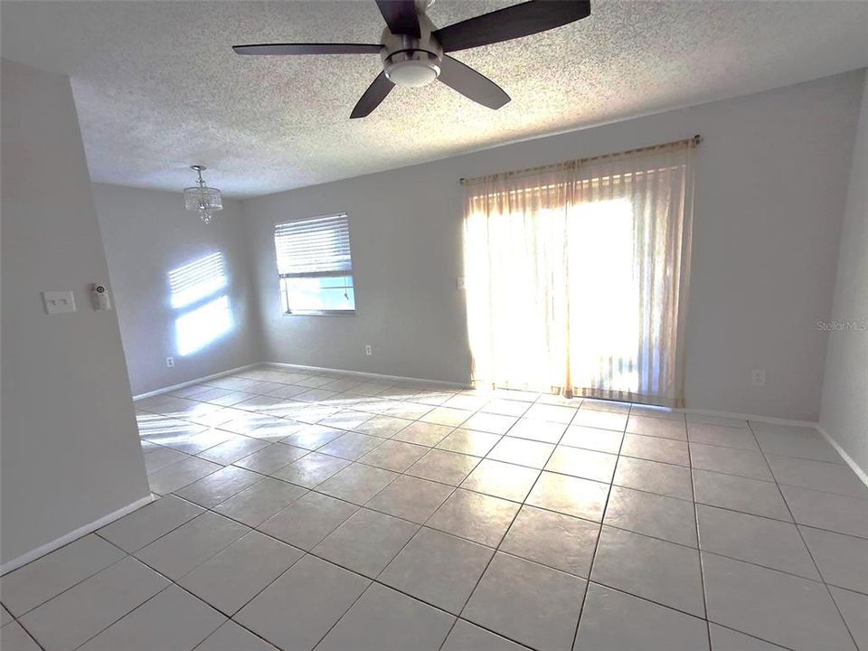 出租: $2,375 (3 贝兹, 2 浴室, 1039 平方英尺)