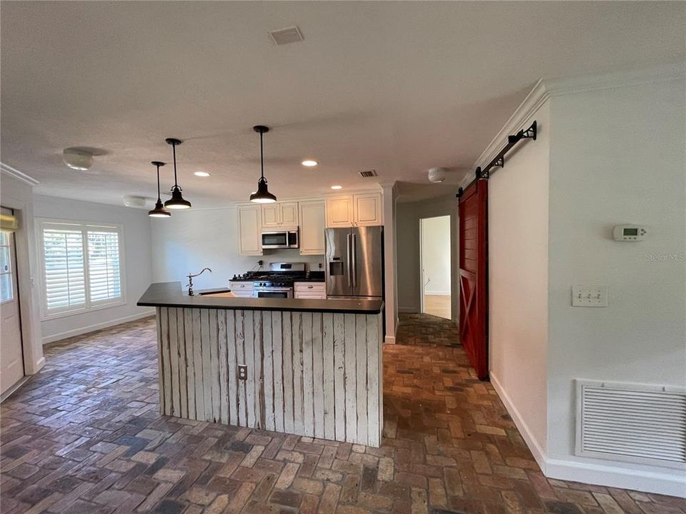 出租: $2,500 (3 贝兹, 2 浴室, 1401 平方英尺)