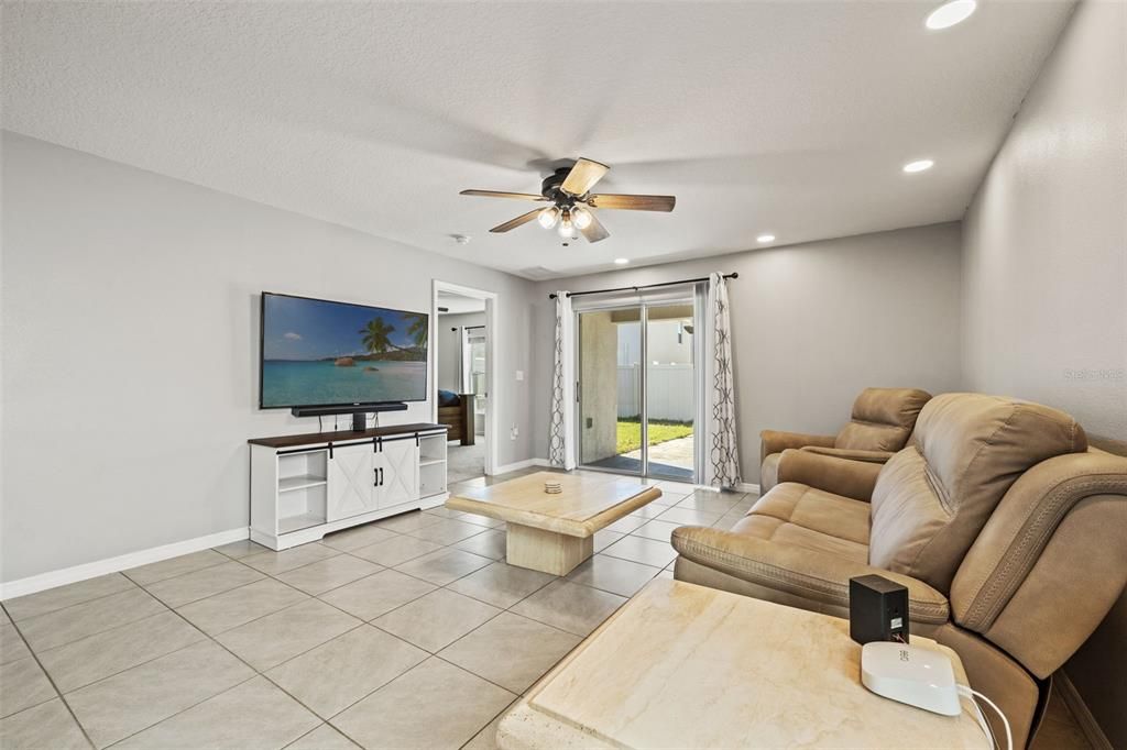 For Sale: $347,000 (3 beds, 2 baths, 1516 Square Feet)