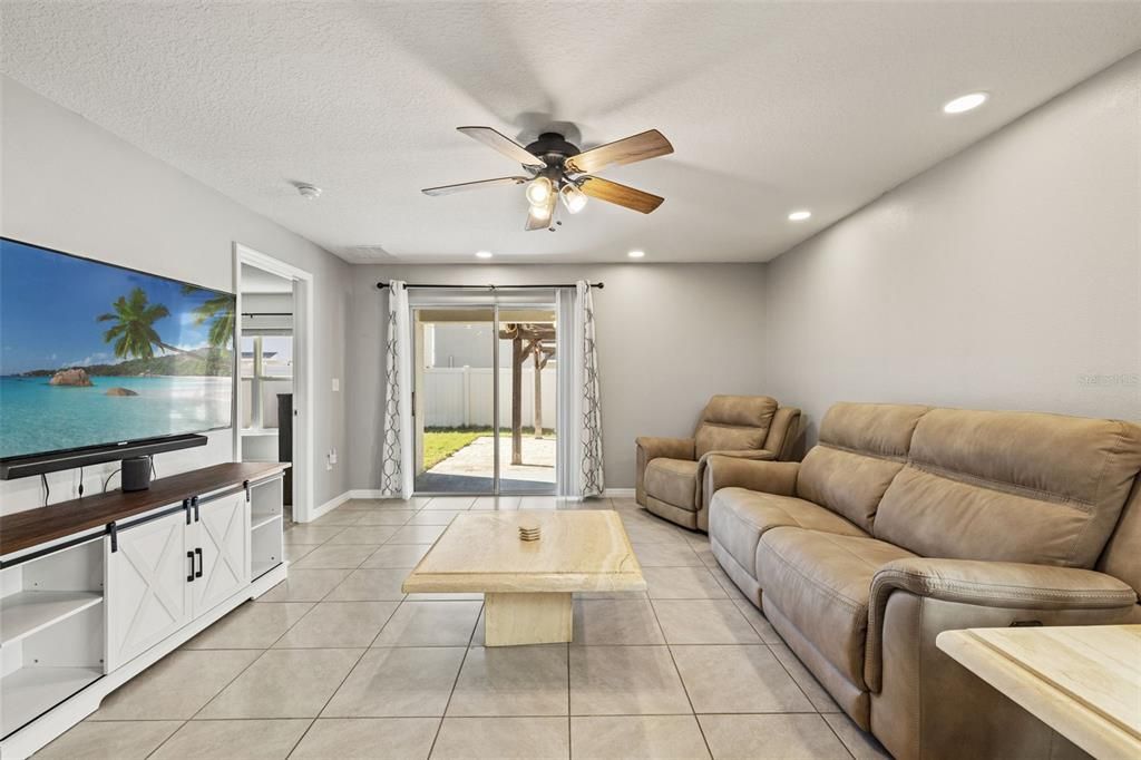 For Sale: $347,000 (3 beds, 2 baths, 1516 Square Feet)