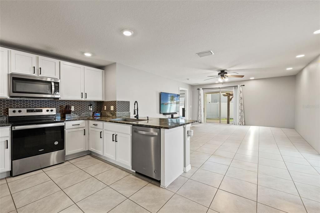 For Sale: $347,000 (3 beds, 2 baths, 1516 Square Feet)