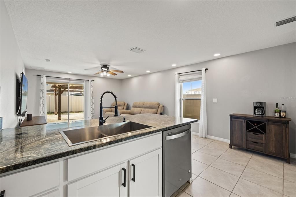 For Sale: $347,000 (3 beds, 2 baths, 1516 Square Feet)