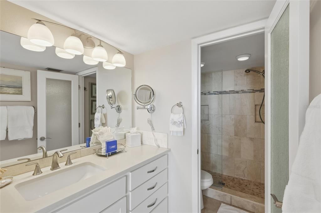 待售: $749,500 (2 贝兹, 2 浴室, 933 平方英尺)