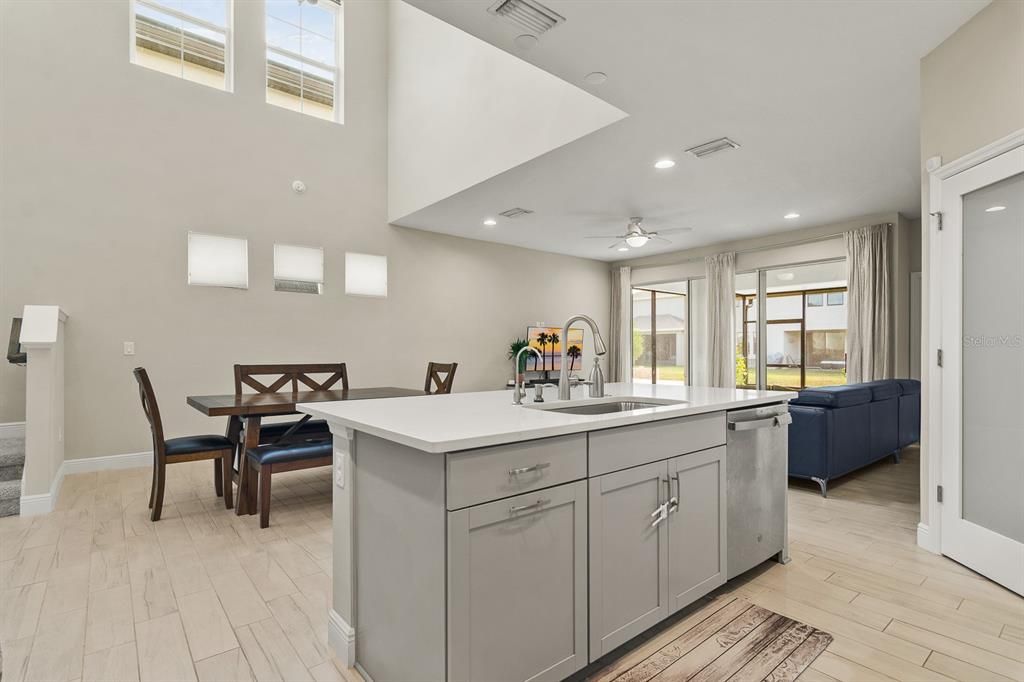 待售: $529,999 (4 贝兹, 2 浴室, 2427 平方英尺)