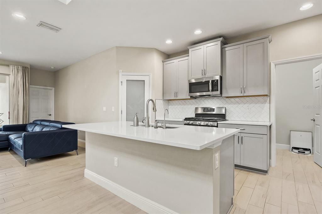 待售: $529,999 (4 贝兹, 2 浴室, 2427 平方英尺)