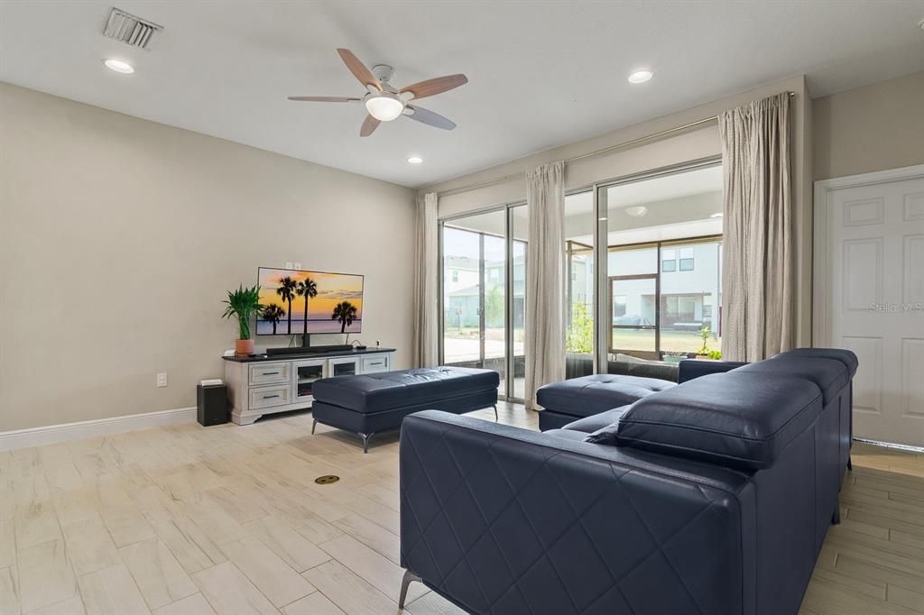 待售: $529,999 (4 贝兹, 2 浴室, 2427 平方英尺)