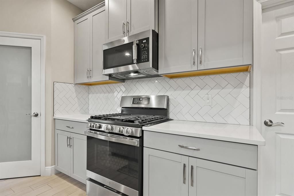 待售: $529,999 (4 贝兹, 2 浴室, 2427 平方英尺)