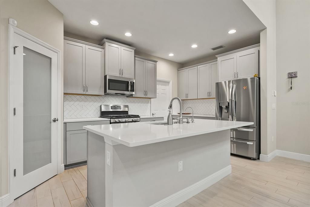 待售: $529,999 (4 贝兹, 2 浴室, 2427 平方英尺)