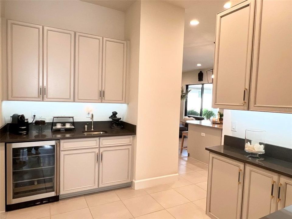 En Venta: $549,900 (2 camas, 2 baños, 2258 Pies cuadrados)