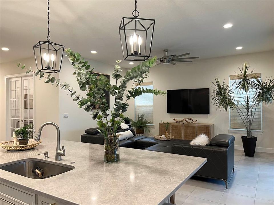 En Venta: $549,900 (2 camas, 2 baños, 2258 Pies cuadrados)